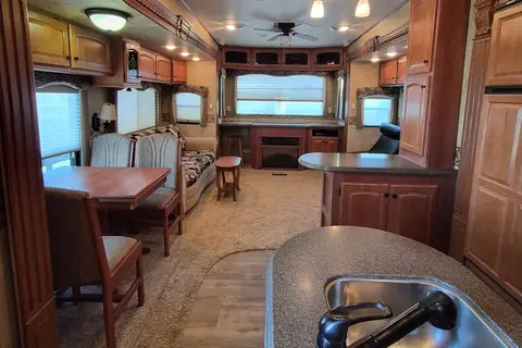 Murray's Heartland BigHorn Fifth Wheel