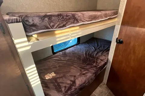 03 - 2019 - SPORTSMAN - BUNKS - 2200lbs - SLEEPS 4
