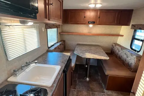 03 - 2019 - SPORTSMAN - BUNKS - 2200lbs - SLEEPS 4