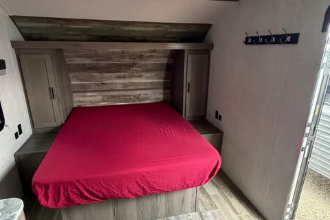 02 - 2023 - GULF STREAM - BUNKS - 3900lbs - SLEEPS 7