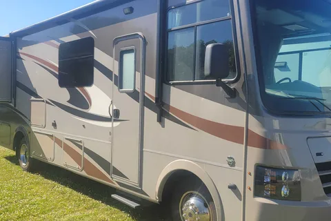 Scot's Coachmen Pursuit Class A