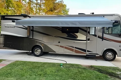 Scot's Coachmen Pursuit Class A