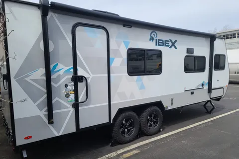 Mo and Jenn's Ibex Toy Hauler