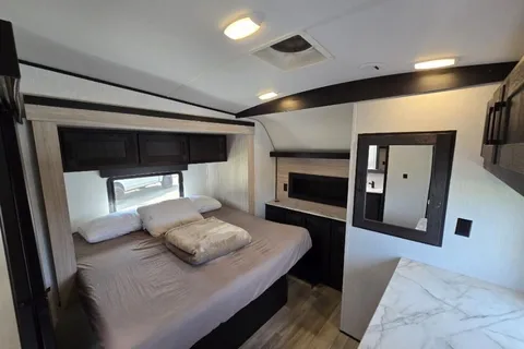 Austin's Cruiser RV Stryker2714 Toy Hauler