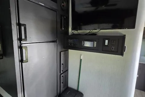 Austin's Cruiser RV Stryker2714 Toy Hauler