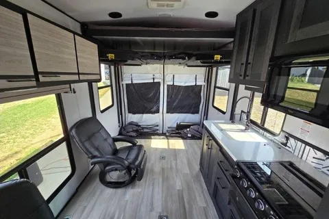 Austin's Cruiser RV Stryker2714 Toy Hauler
