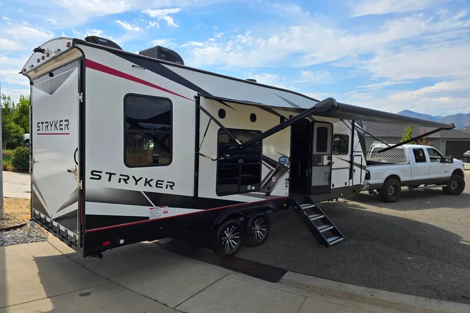 Austin's Cruiser RV Stryker2714 Toy Hauler