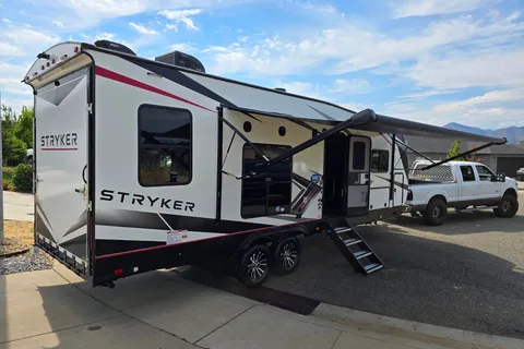 Austin's Cruiser RV Stryker2714 Toy Hauler