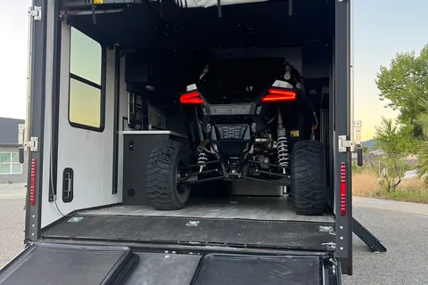Austin's Cruiser RV Stryker2714 Toy Hauler