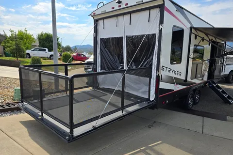Austin's Cruiser RV Stryker2714 Toy Hauler