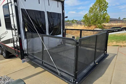 Austin's Cruiser RV Stryker2714 Toy Hauler
