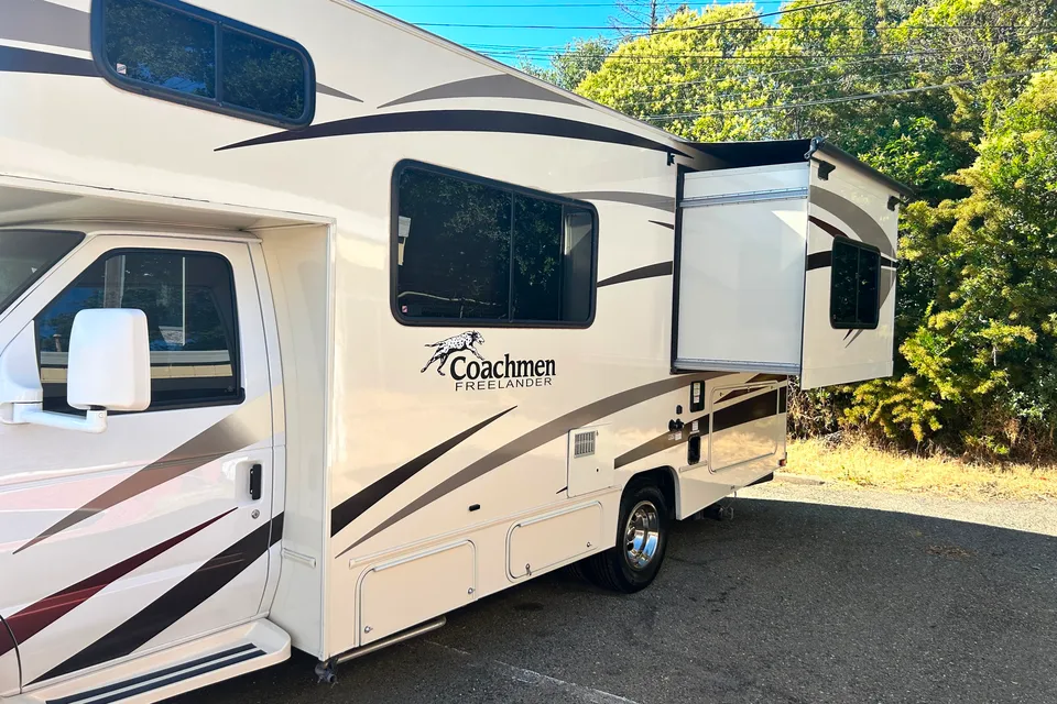 2016 Coachmen freelander.