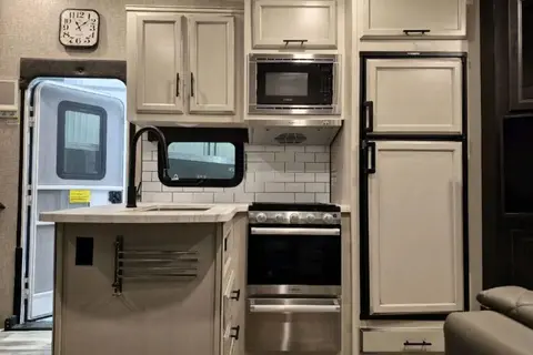 Gary's Jayco Eagle HT 29.5BHDS Fifth Wheel