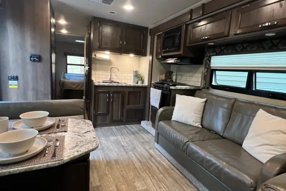 "Jupiter" the Bunkhouse Motorhome | Sleeps 8