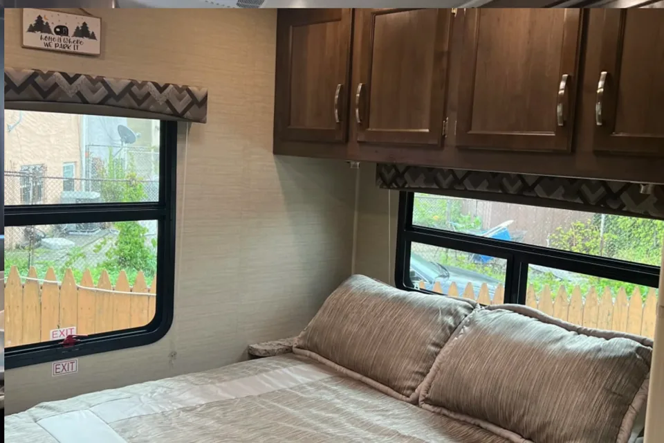 "Jupiter" the Bunkhouse Motorhome | Sleeps 8