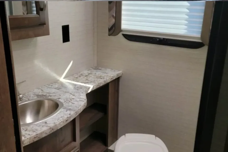 "Jupiter" the Bunkhouse Motorhome | Sleeps 8