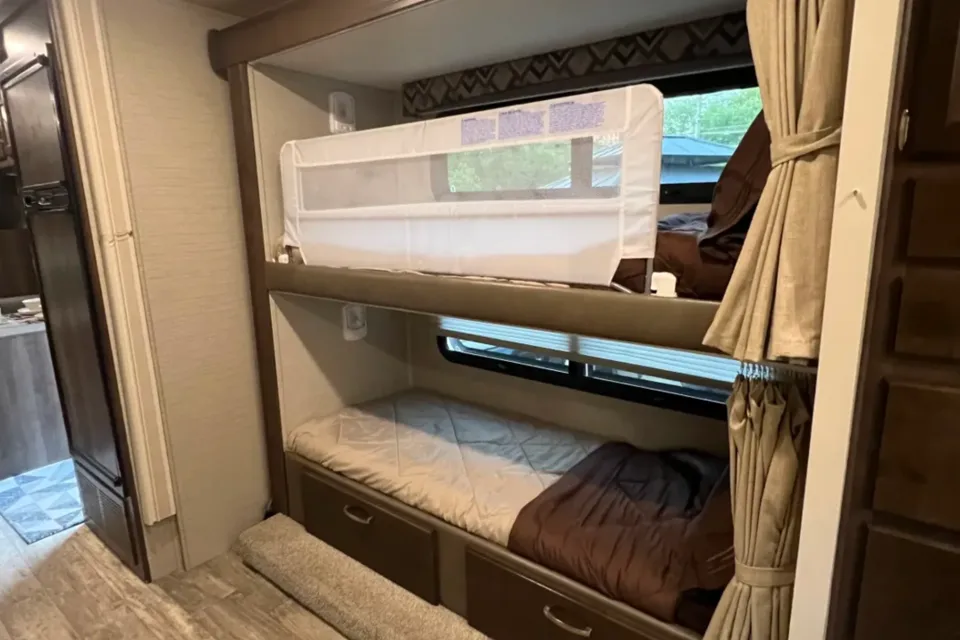 "Jupiter" the Bunkhouse Motorhome | Sleeps 8