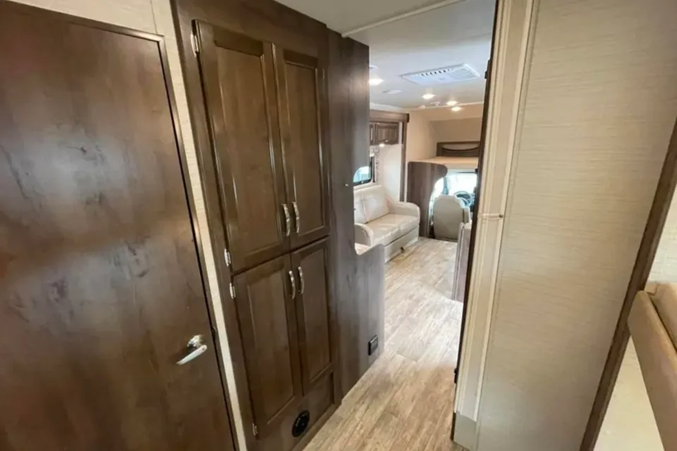 "Jupiter" the Bunkhouse Motorhome | Sleeps 8