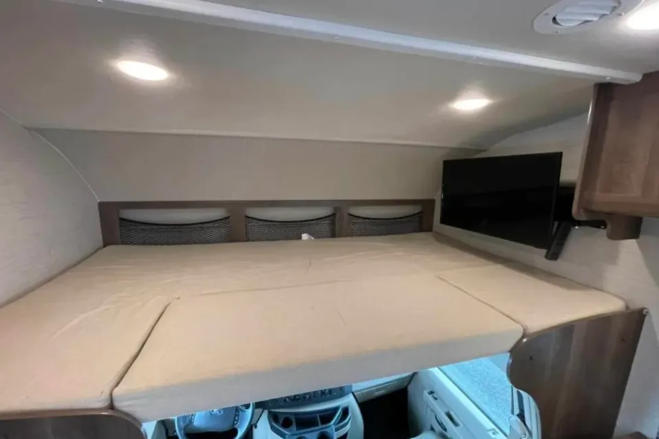 "Jupiter" the Bunkhouse Motorhome | Sleeps 8