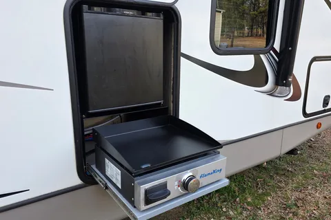 Kenneth and Melisia's Forest River Heritage Glen 25RBHL Travel Trailer
