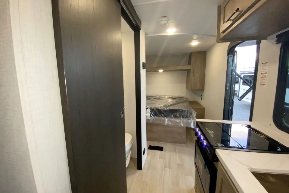 Keystone 200RLC Travel Trailer FULL HOOKUP ONLY