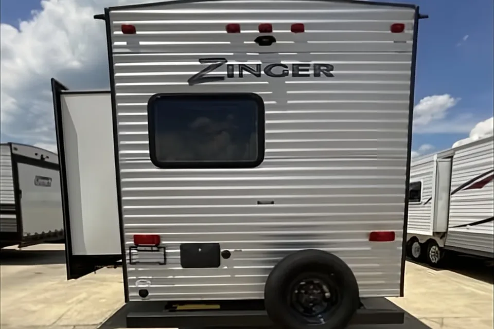 ποΈ CrossRoads Zinger ZR328SB β Your Spacious Home Away From Home!