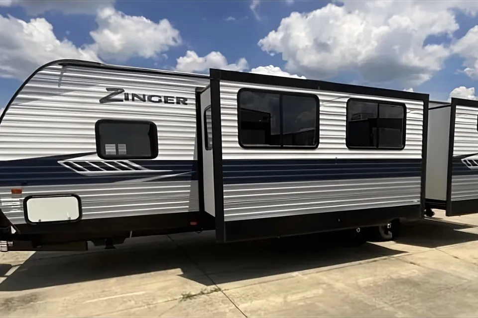 ποΈ CrossRoads Zinger ZR328SB β Your Spacious Home Away From Home!