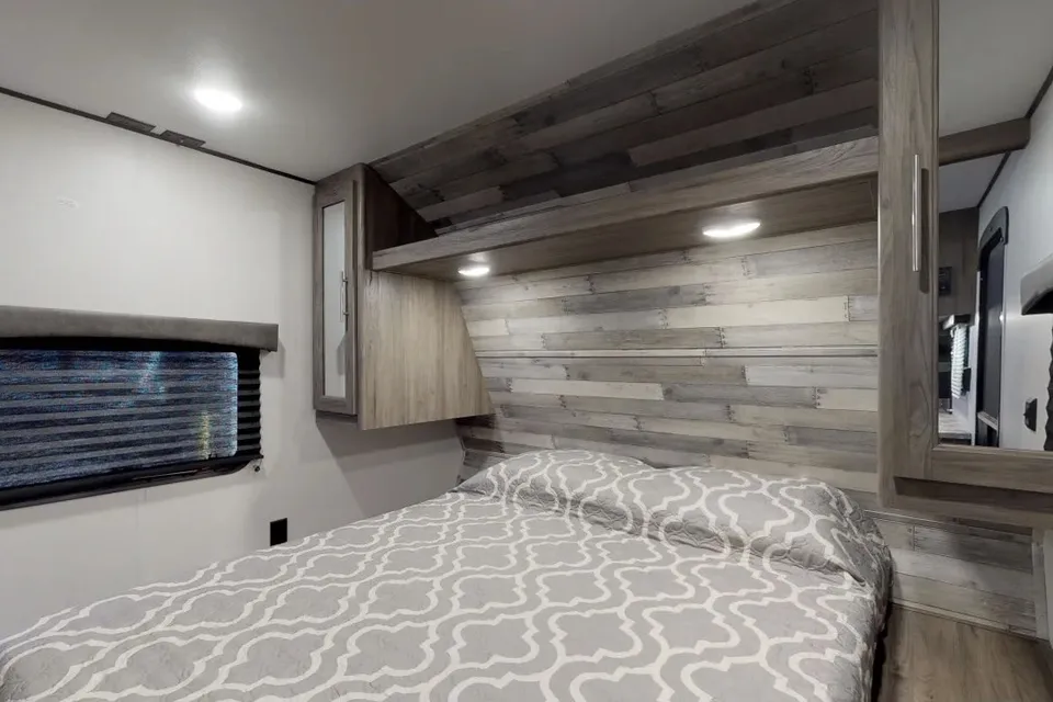 ποΈ CrossRoads Zinger ZR328SB β Your Spacious Home Away From Home!