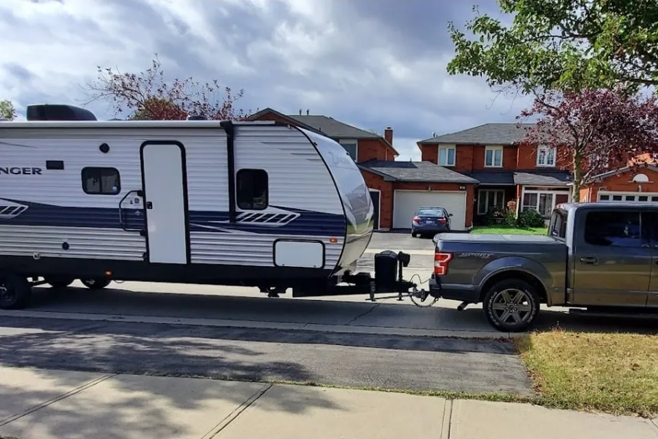 ποΈ CrossRoads Zinger ZR328SB β Your Spacious Home Away From Home!