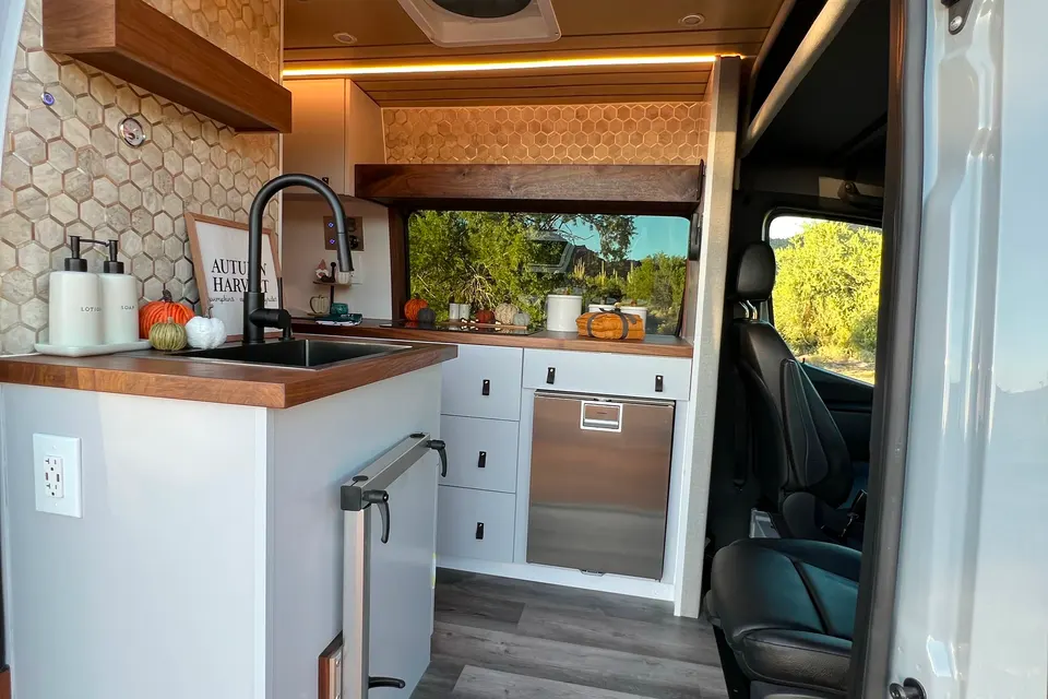 The Elite Explorer - Luxury Off-Grid 4x4 Sprinter Van (Seattle/Tacoma)