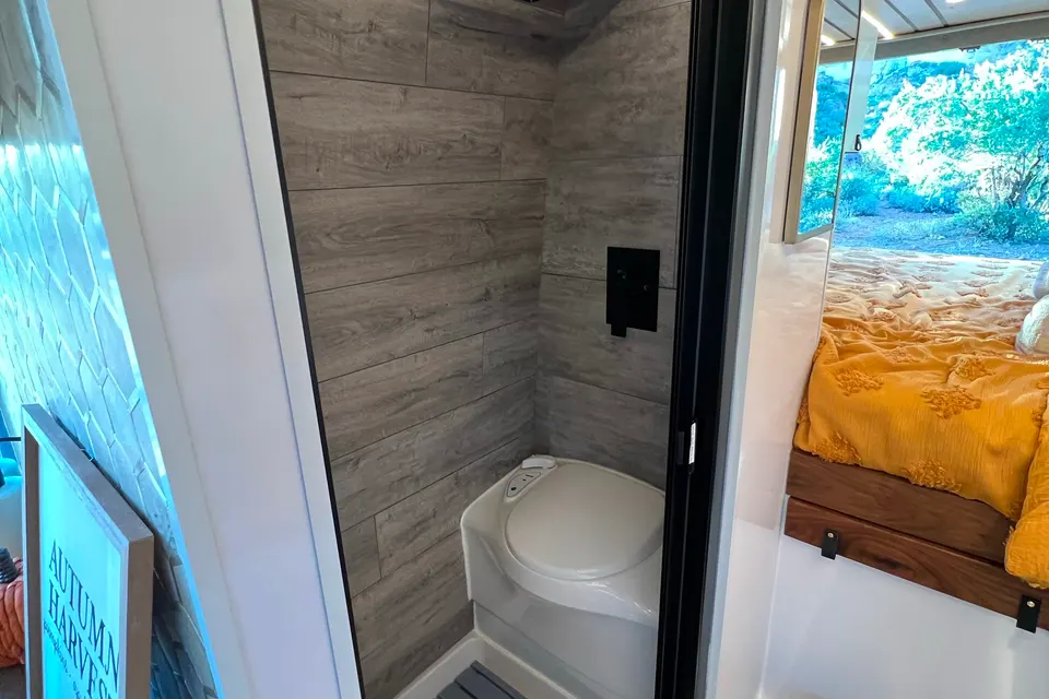 The Elite Explorer - Luxury Off-Grid 4x4 Sprinter Van (Seattle/Tacoma)