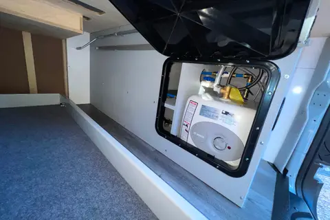 The Elite Explorer - Luxury Off-Grid 4x4 Sprinter Van (Seattle/Tacoma)
