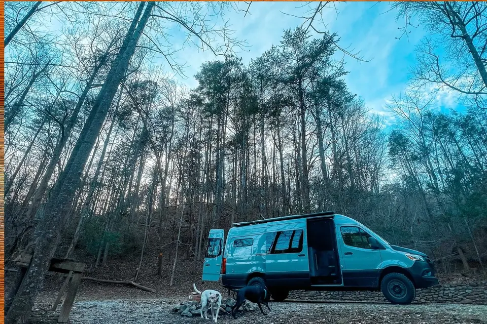 The Elite Explorer - Luxury Off-Grid 4x4 Sprinter Van (Seattle/Tacoma)