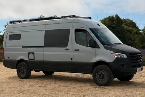 The Elite Explorer - Luxury Off-Grid 4x4 Sprinter Van (Seattle/Tacoma)