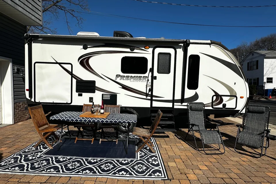 Rolling Retreat Keystone Bullet Premier Travel Trailer