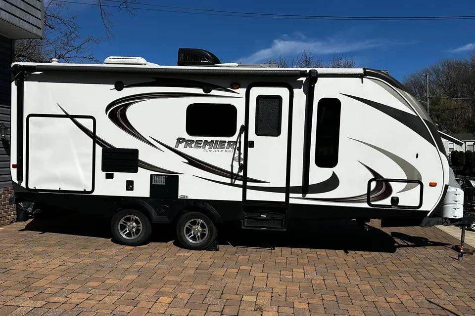 Rolling Retreat Keystone Bullet Premier Travel Trailer