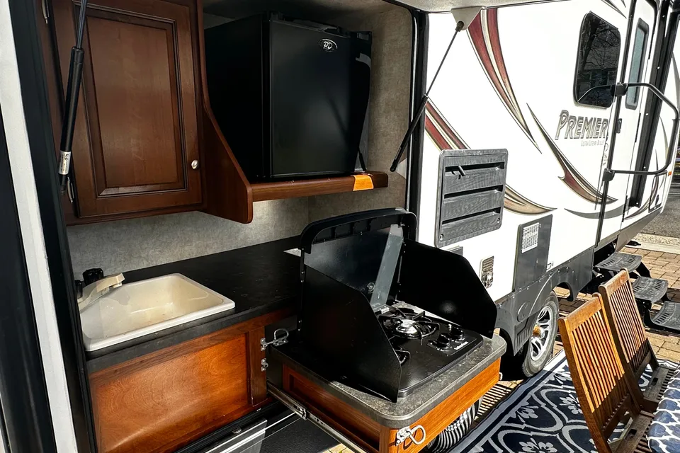 Rolling Retreat Keystone Bullet Premier Travel Trailer