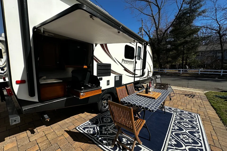 Rolling Retreat Keystone Bullet Premier Travel Trailer