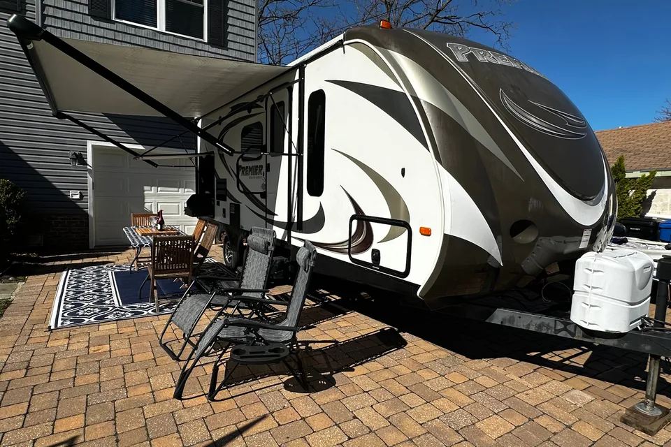 Rolling Retreat Keystone Bullet Premier Travel Trailer