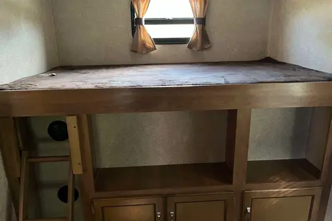 Costa’s Lake Superior Coachmen Travel Trailer