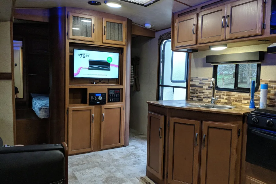 Richard's Crossroads Sunset Ultra Lite 29RB Travel Trailer