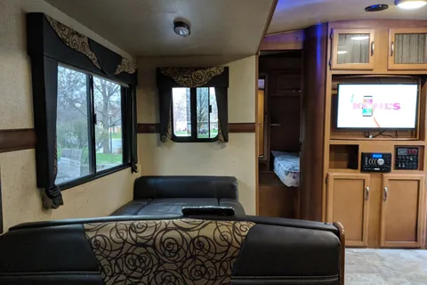 Richard's Crossroads Sunset Ultra Lite 29RB Travel Trailer