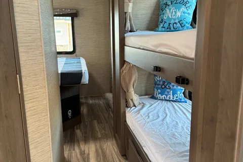 G&G Thor Motor Coach Four Winds Class C