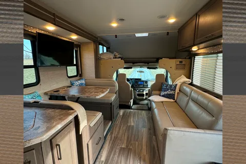 G&G Thor Motor Coach Four Winds Class C