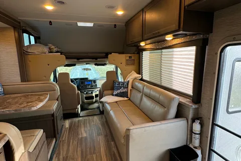 G&G Thor Motor Coach Four Winds Class C