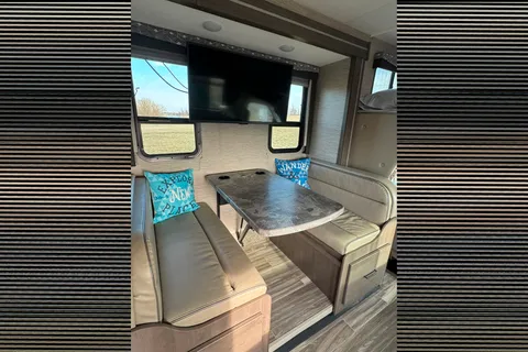 G&G Thor Motor Coach Four Winds Class C