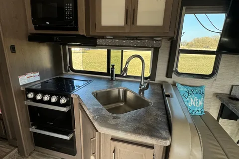 G&G Thor Motor Coach Four Winds Class C