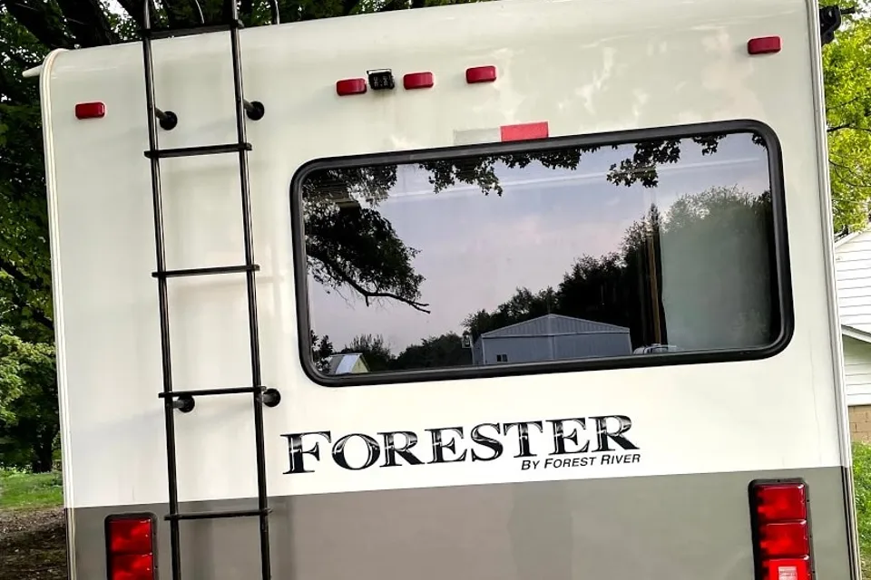Neamu Farm Forest River 3171DS Ford Class C