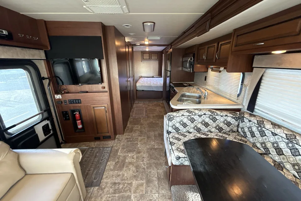 Starlink WiFi + Optional Voice Control - Sleeps 6 - 34' Bounder