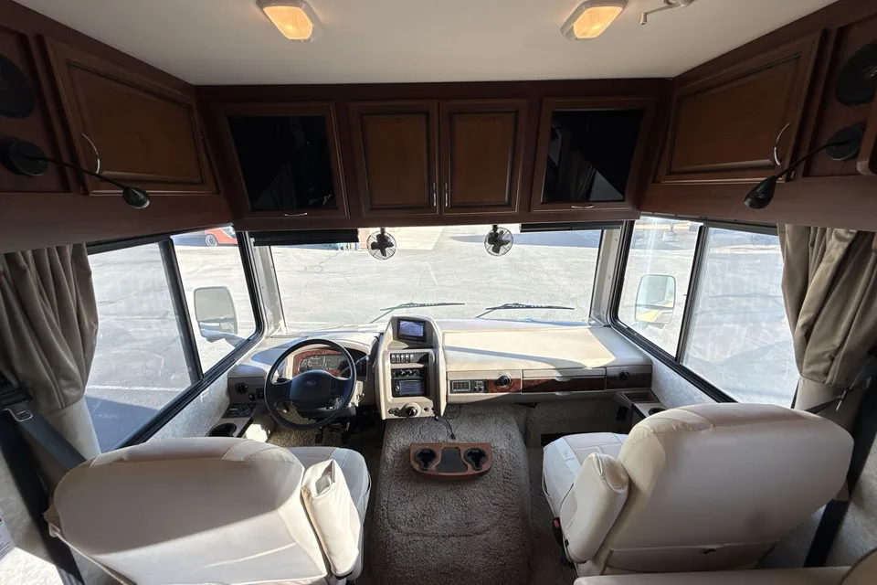 Starlink WiFi + Optional Voice Control - Sleeps 6 - 34' Bounder
